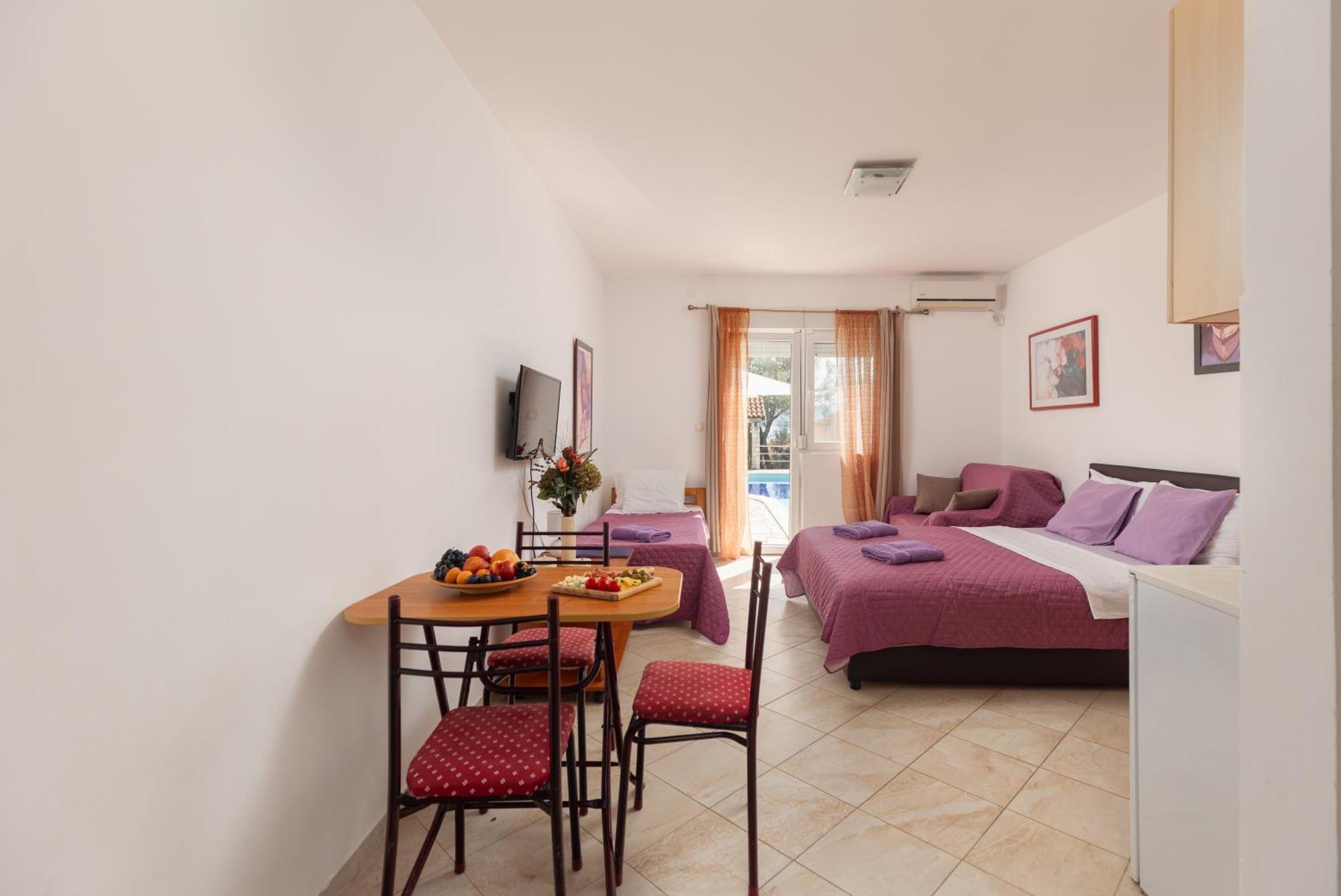 Villa Mia Apartments Bijela Eksteriør bilde